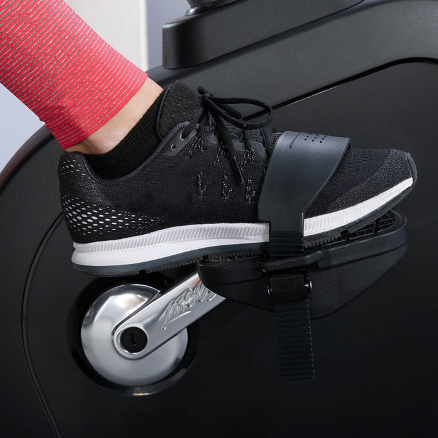 Life Fitness Club Series+ Recumbent Bike - CSR-SE424-BLKF-DOM14 - Image 4